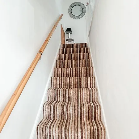 Staybynumbers - Spacious Three Bed House Royal Хиллсборо Экстерьер фото