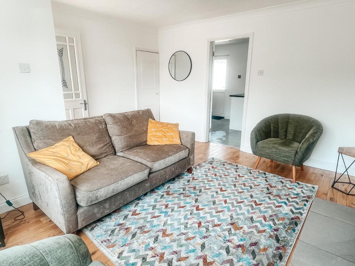 Staybynumbers - Spacious Three Bed House Royal Holiday home