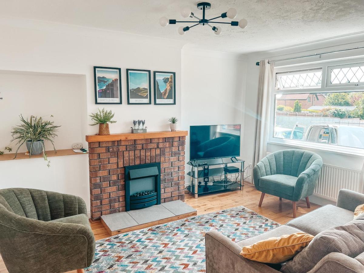 Staybynumbers - Spacious Three Bed House Royal Hébergement de vacances Hillsborough