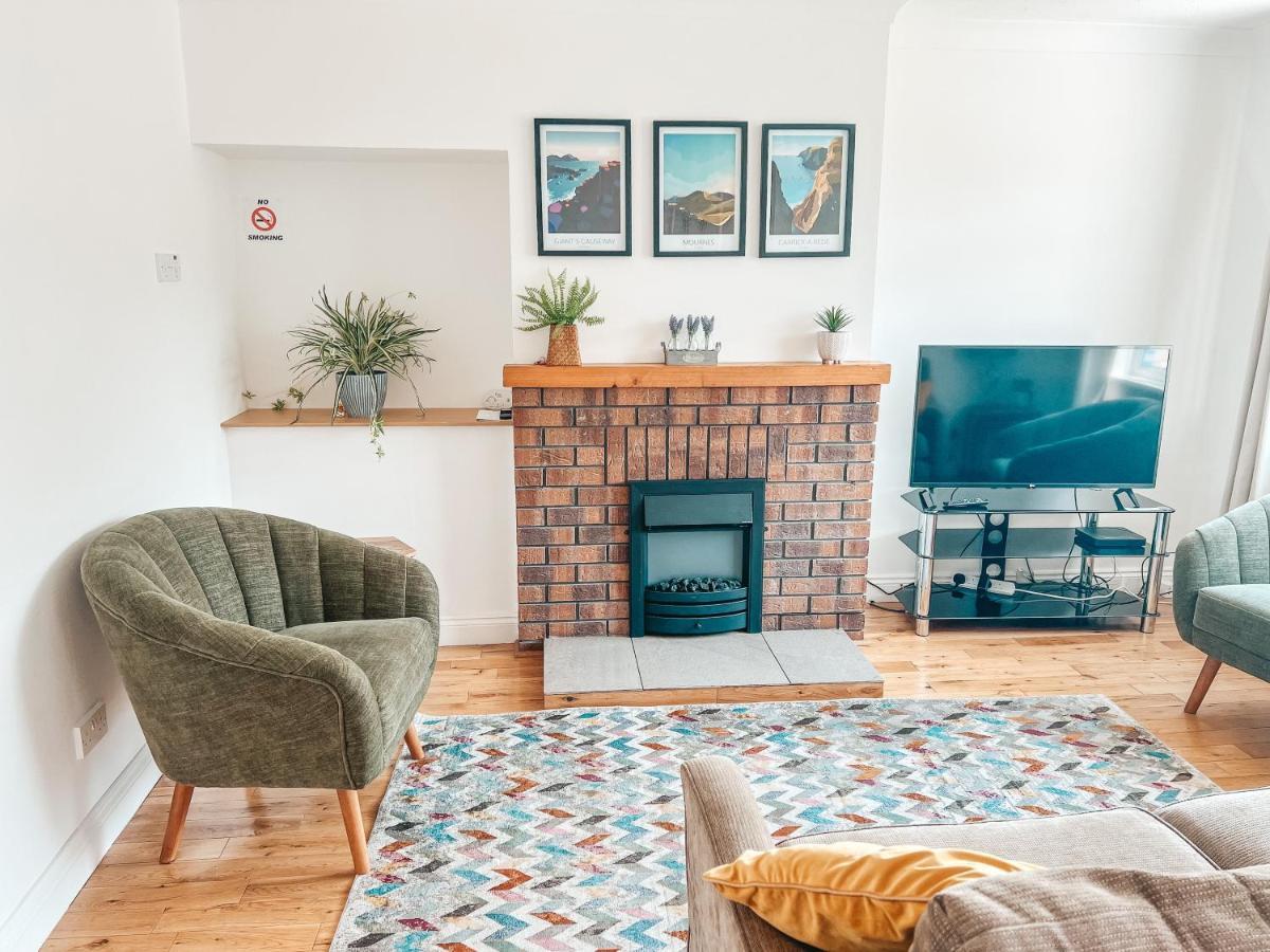 Staybynumbers - Spacious Three Bed House Royal Hillsborough