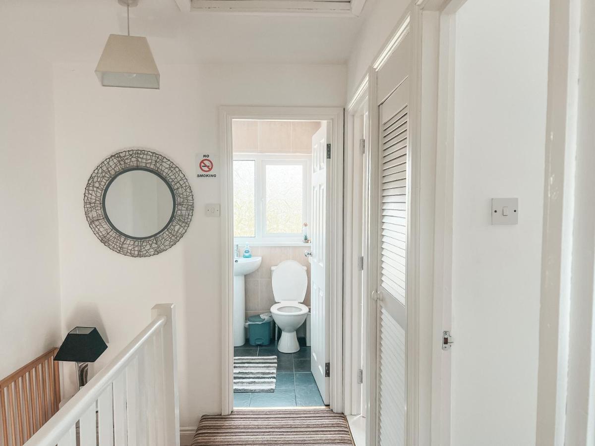 Staybynumbers - Spacious Three Bed House Royal *