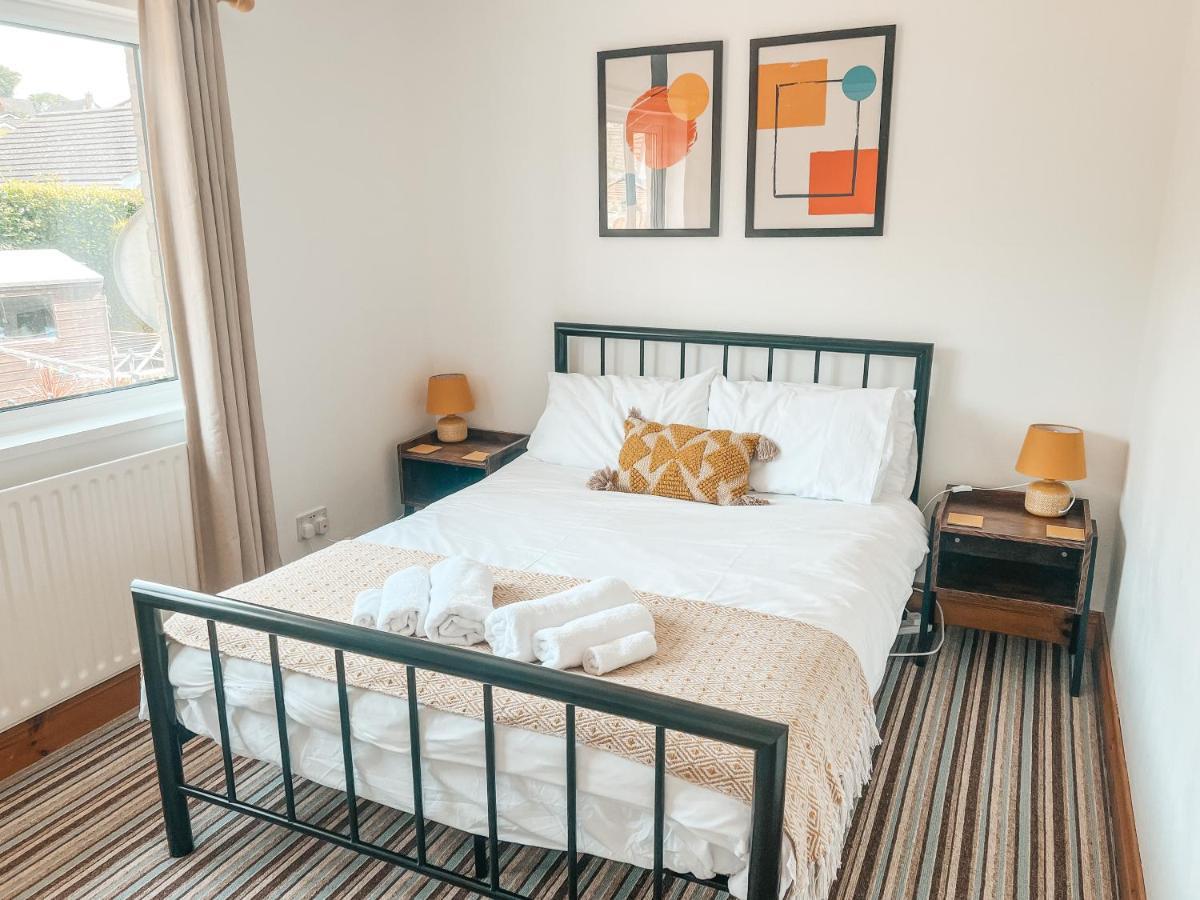 Hébergement de vacances Staybynumbers - Spacious Three Bed House Royal Hillsborough