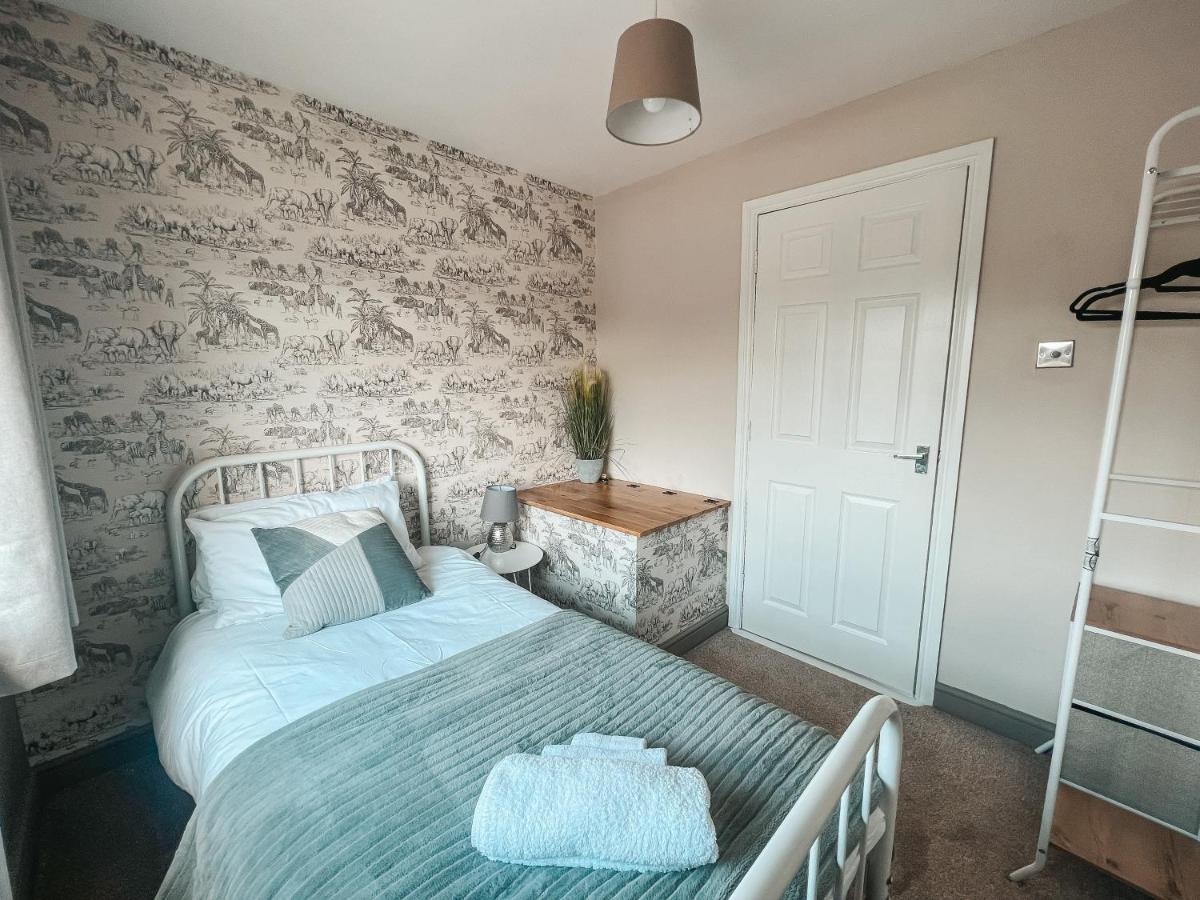 Staybynumbers - Spacious Three Bed House Royal * Hillsborough