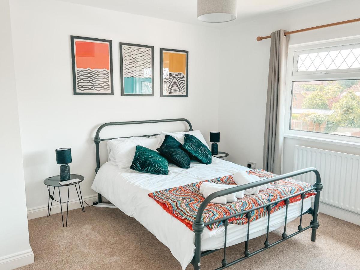 Staybynumbers - Spacious Three Bed House Royal *