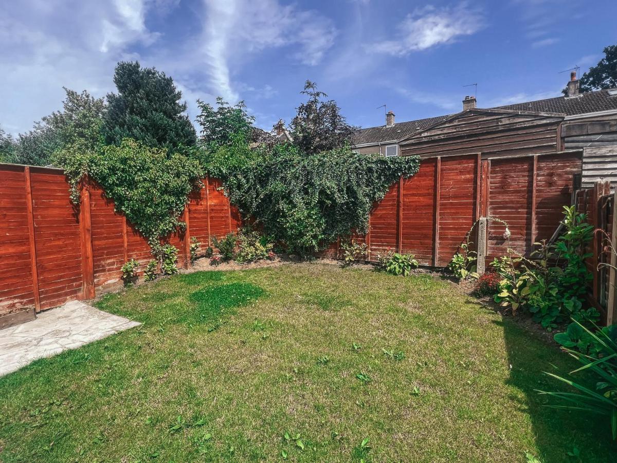 Staybynumbers - Spacious Three Bed House Royal