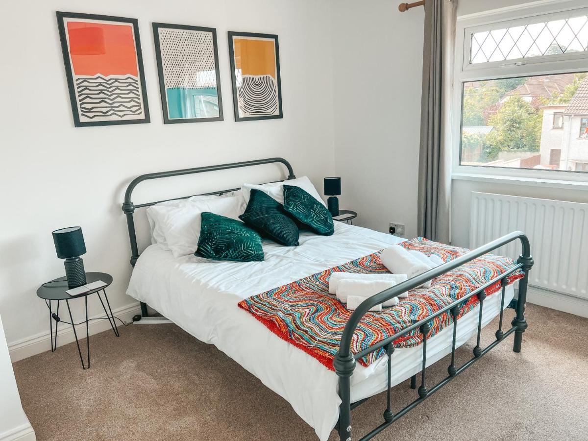 Staybynumbers - Spacious Three Bed House Royal Hébergement de vacances *
