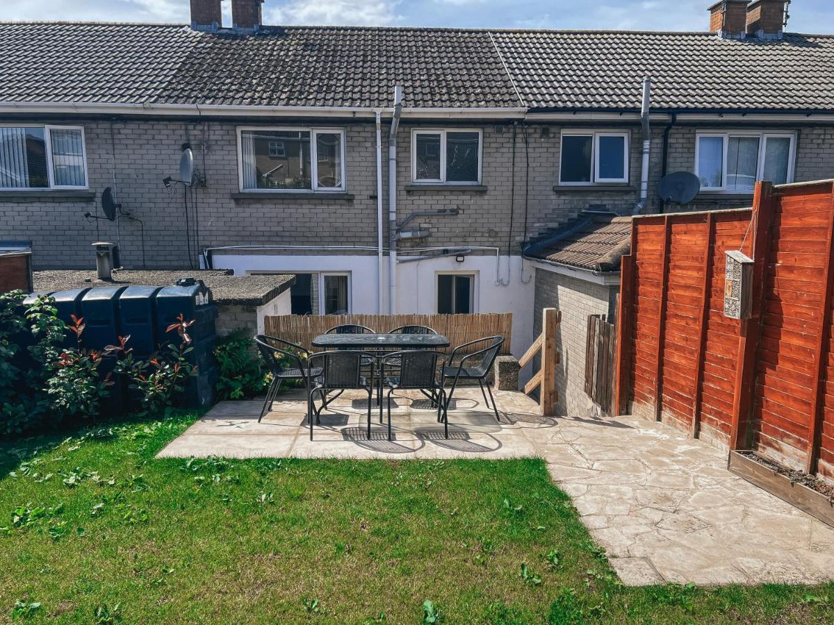 Holiday home Staybynumbers - Spacious Three Bed House Royal Hillsborough