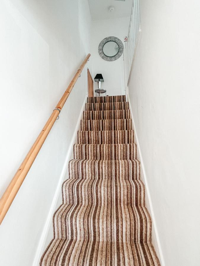 Staybynumbers - Spacious Three Bed House Royal Holiday home *